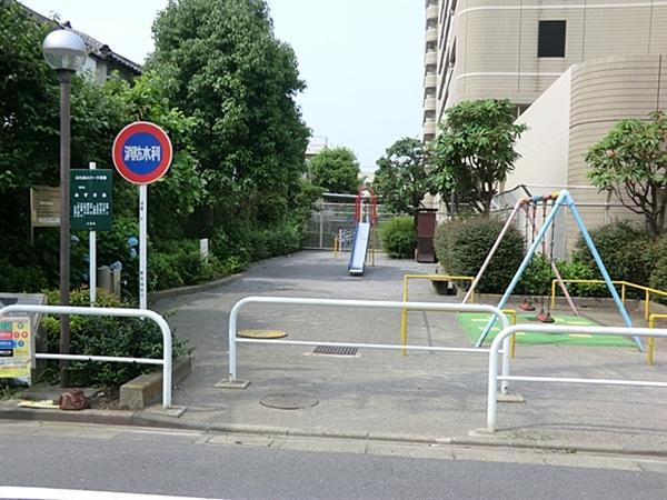 park. 220m to East Third refreshing children's park