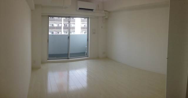 Living and room. By type Spacious flooring