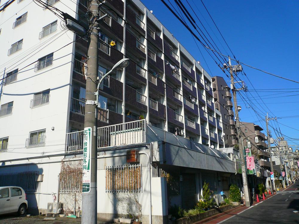 Local appearance photo. Local (12 May 2013) Shooting