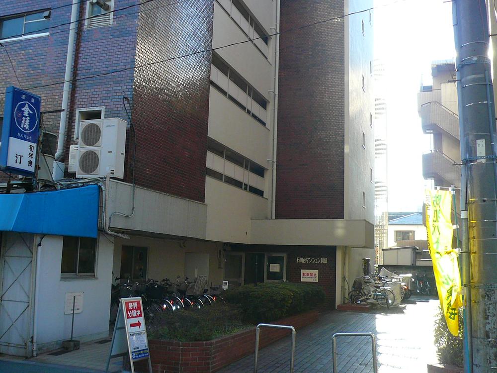 Entrance. Common areas