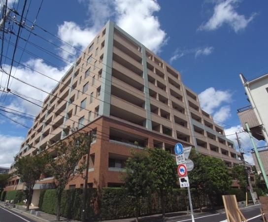 Local appearance photo.  [Per a quiet residential area, Living environment favorable] Also not adjacent tall building, There is no feeling of pressure.