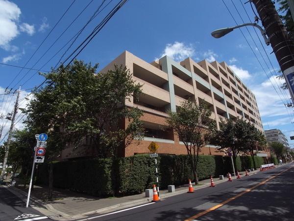 Local appearance photo.  [Also beautiful have been established around the apartment] You can also enjoy a walk along with the pet.