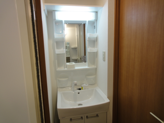 Other. Independent wash basin