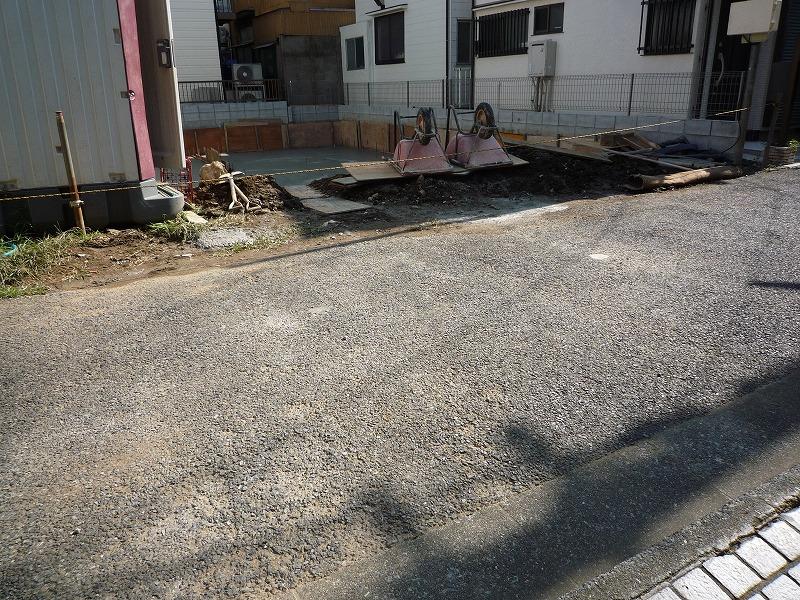 Local photos, including front road. Local (10 May 2013) Shooting