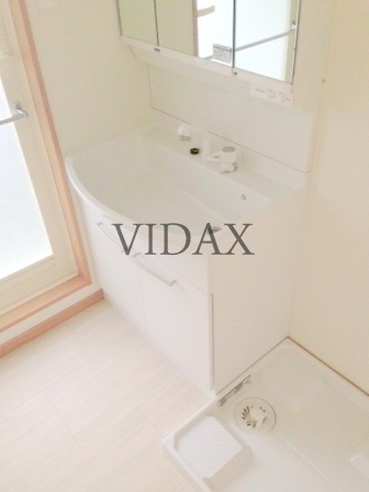 Washroom. Independent wash basin