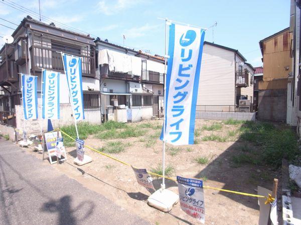 Local photos, including front road. Local (2013 August shooting)