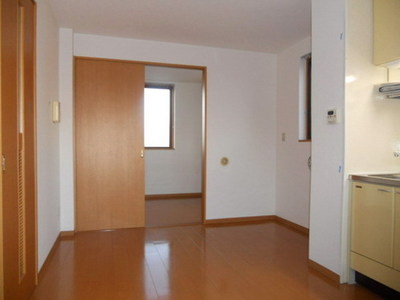 Living and room. It is a bright room with south-facing balcony