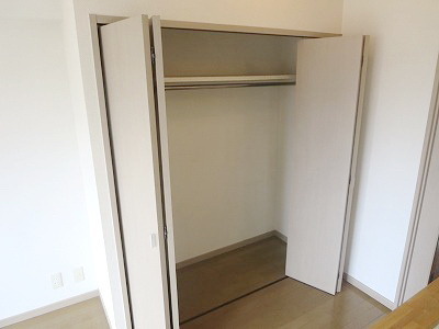 Receipt. Large closet