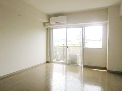 Other room space. Light plug in Western-style