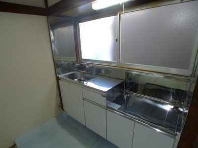 Kitchen. Two-burner stove installation Allowed