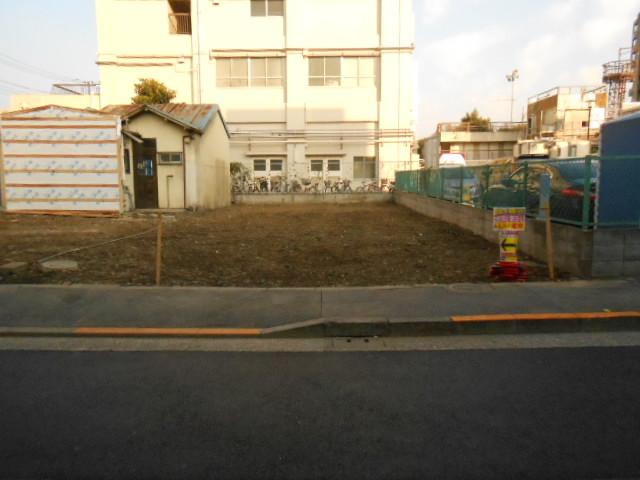 Local appearance photo. Local (11 May 2013) Shooting