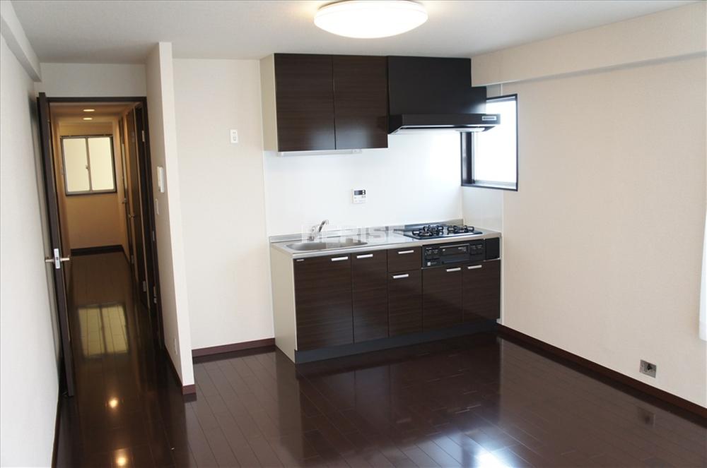 Living. Administrative expenses: 10100 yen / Month repair reserve: 16970 yen / Month