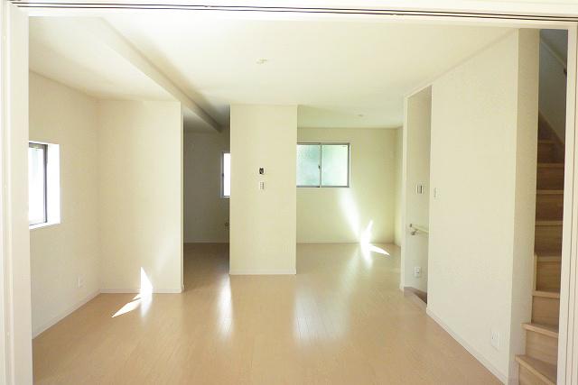 Same specifications photos (living). Example of construction