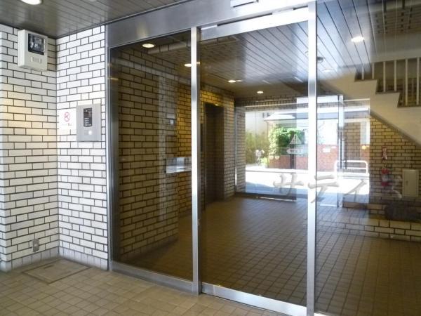 Entrance. With auto-lock, Peace of mind of security