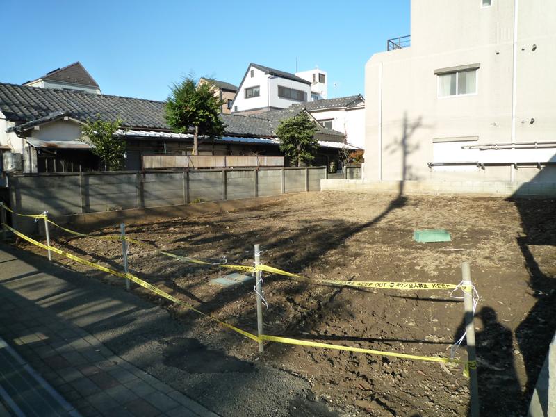 Local photos, including front road. Local (12 May 2014) Shooting