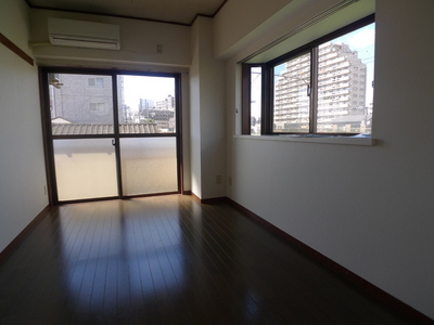 Living and room. Corner room two-sided lighting ・ 6 Pledge Western-style