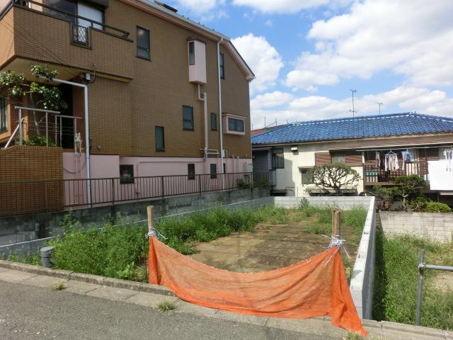 Local photos, including front road. Local (11 May 2013) Shooting