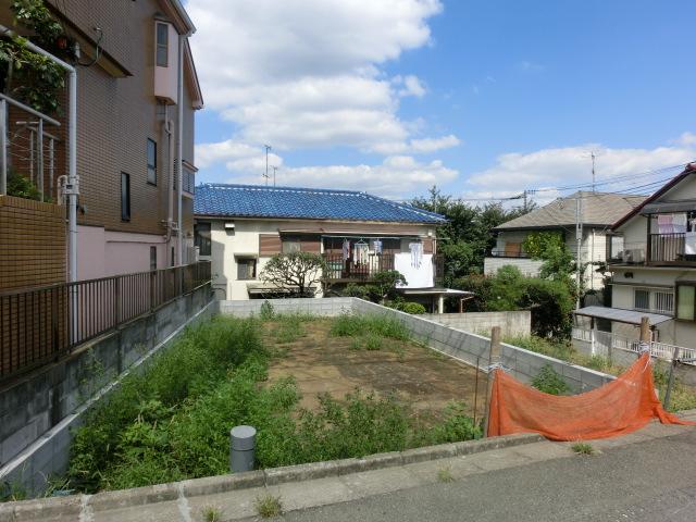 Local photos, including front road. Local (11 May 2013) Shooting