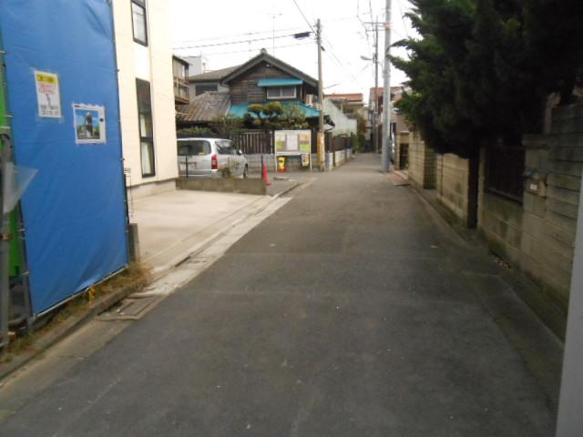 Local photos, including front road. Local (11 May 2013) Shooting