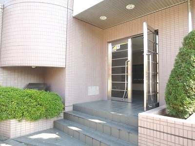 Entrance. Imposing entrance