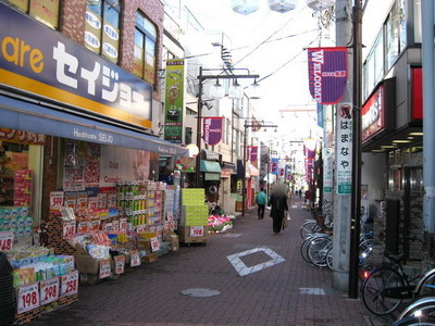 Dorakkusutoa. Seijo 600m until (drugstore)