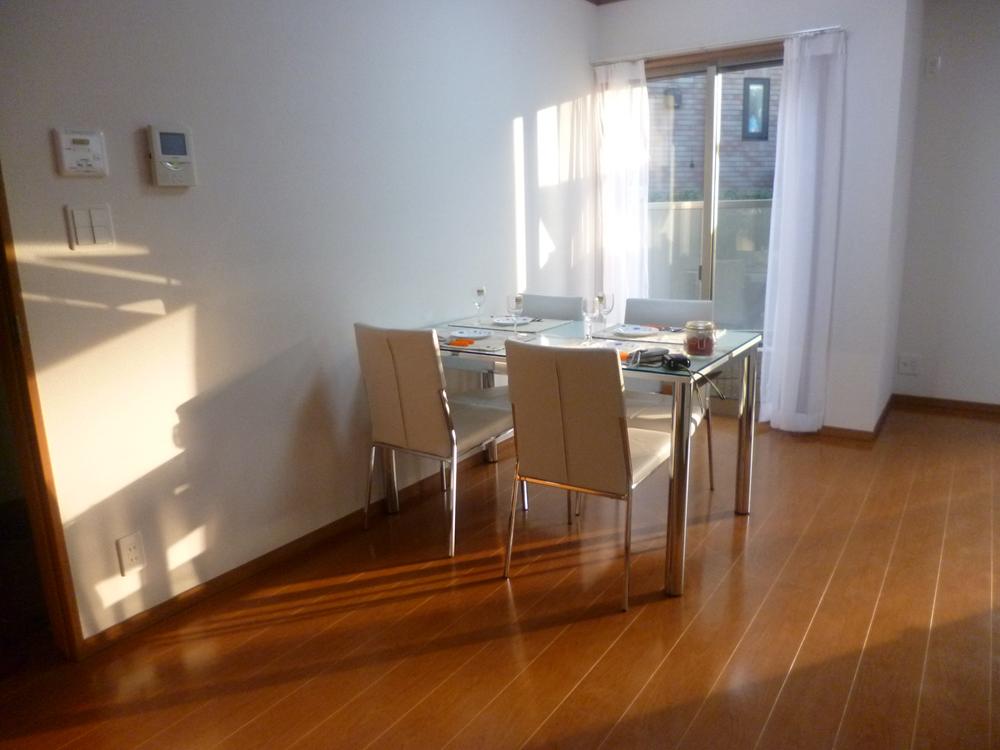 Same specifications photos (living)