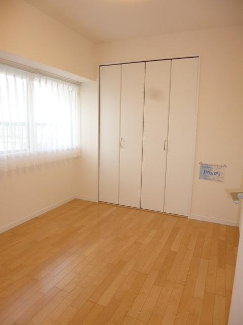 Non-living room. State of Western-style about 3.8 Pledge.