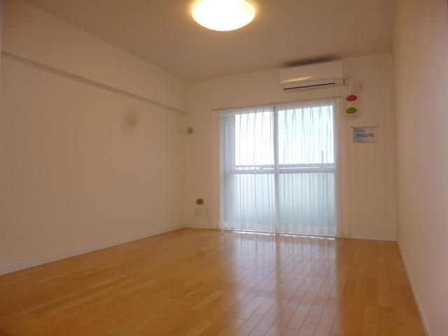 Non-living room. Western-style about 5.8 Pledge. . This time, we do reform, such as the room of the Cross re-covering.