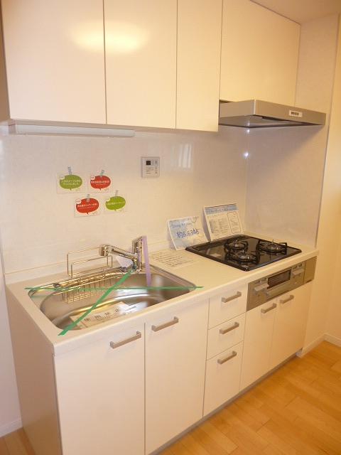 Kitchen. 3-burner stove in the kitchen.