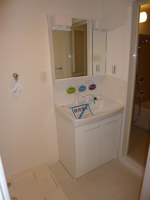 Wash basin, toilet. Because it is a specification of the head faucet shower was, It is also useful in cleaning.