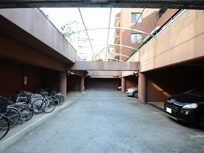 Parking lot. Local (11 May 2013) Shooting