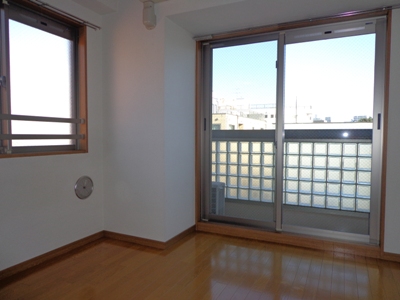 Living and room. Will be Western-style about 7 Pledge (flooring).