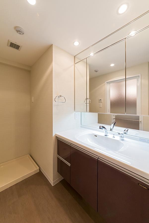 Wash basin, toilet. There is a washing machine yard in the wash room.