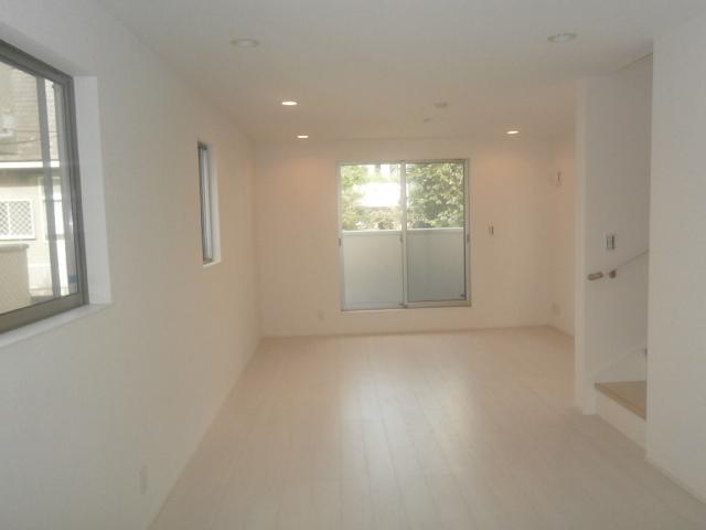 Living. Local (June 2013) Shooting