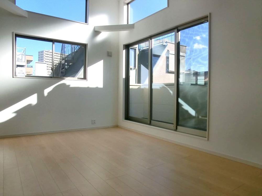 Living. Living with excellent lighting in the large windows and atrium