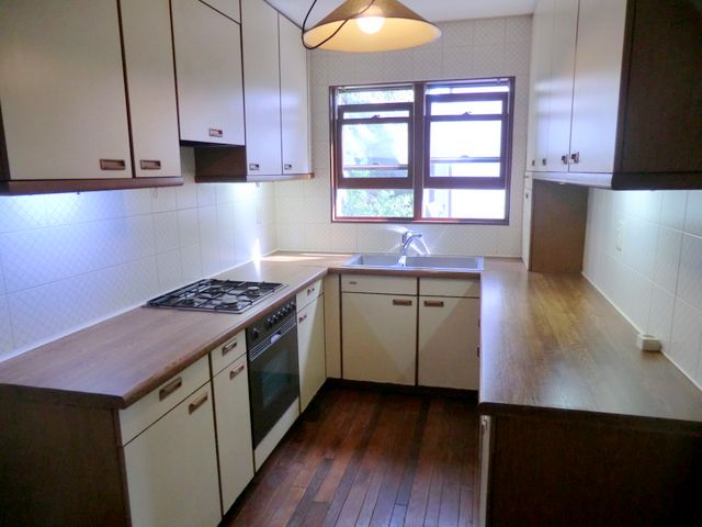 Kitchen. 4-neck gas stove ・ oven ・ With dishwasher