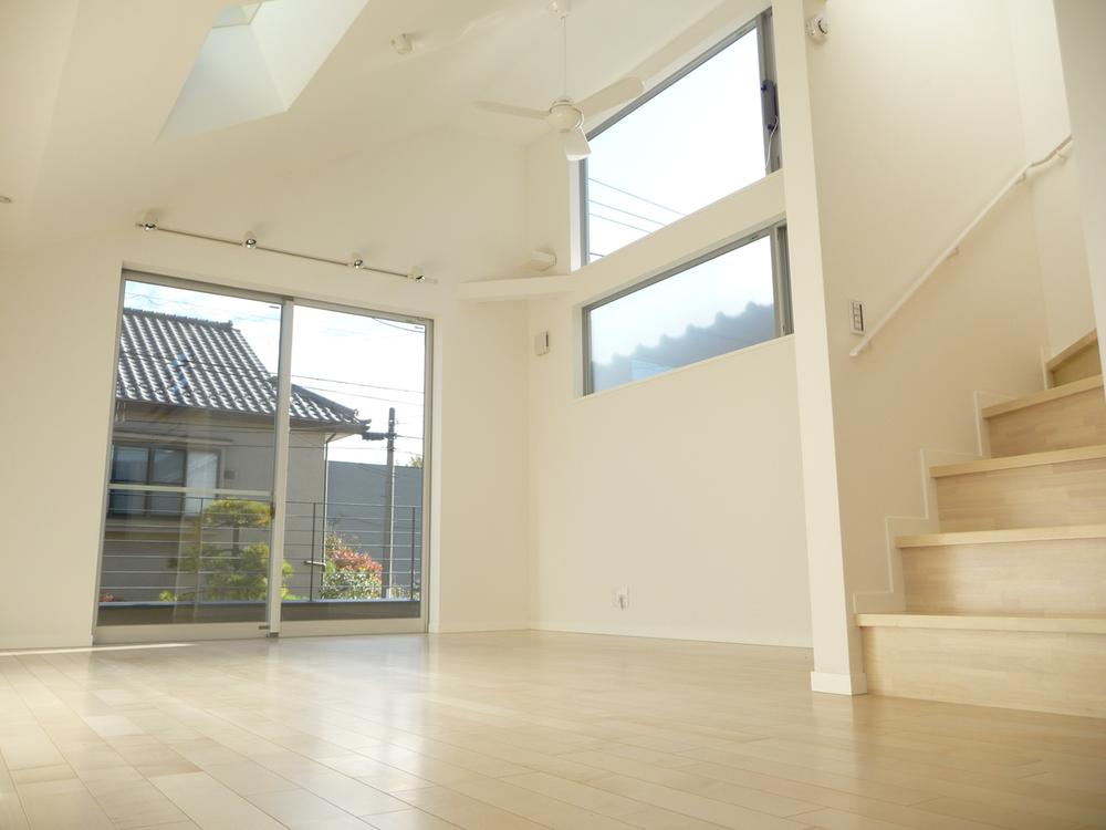 Same specifications photos (living). Same specifications