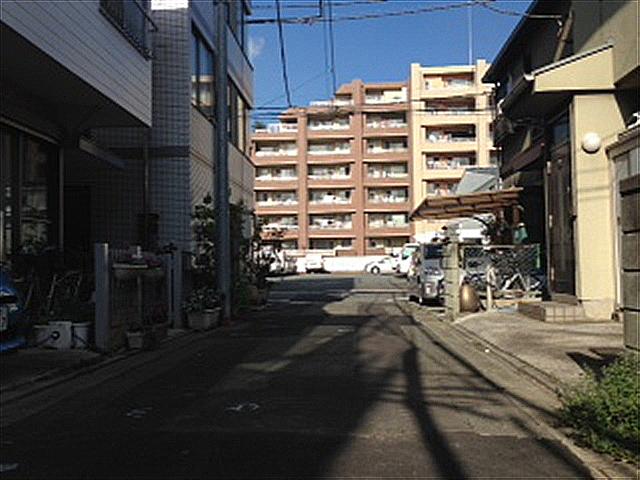 Local photos, including front road. Local (10 May 2012) shooting