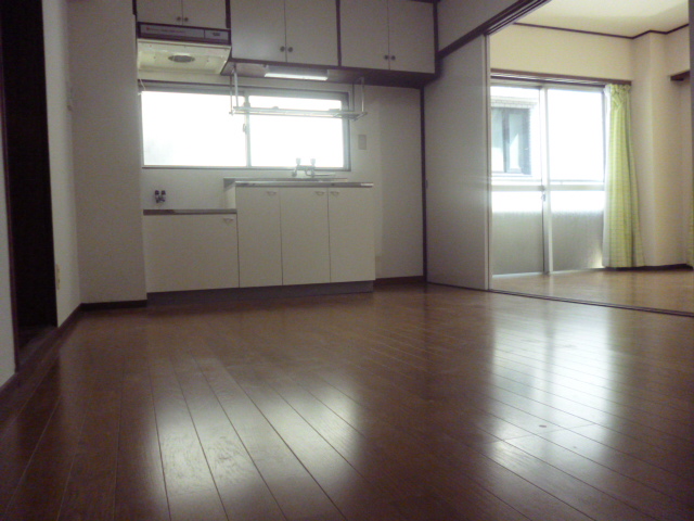 Living and room. Dining space ☆ 