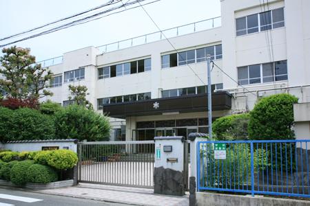 Junior high school. Yukitani 600m until junior high school