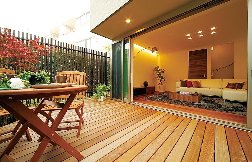 Other introspection. Large wood deck ・ See-through balcony
