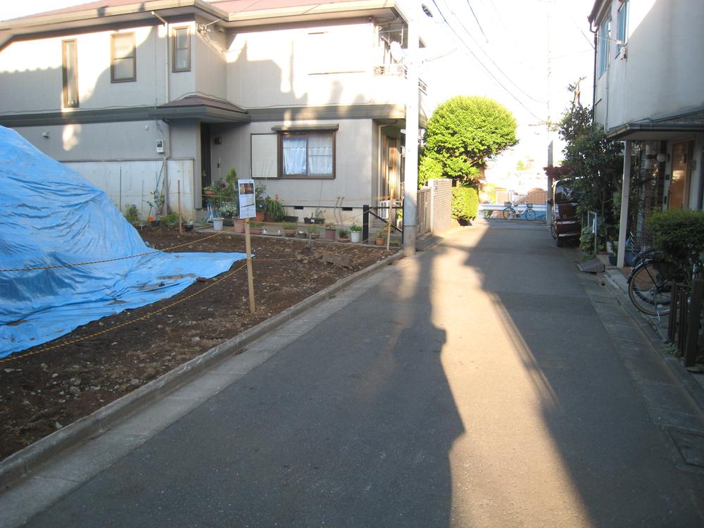 Local photos, including front road. Hill of superb view at the south slope
