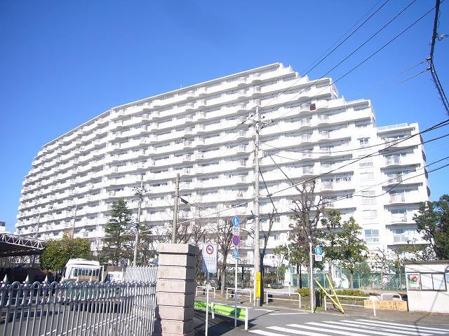 Local appearance photo. Total units 461 units Big Community