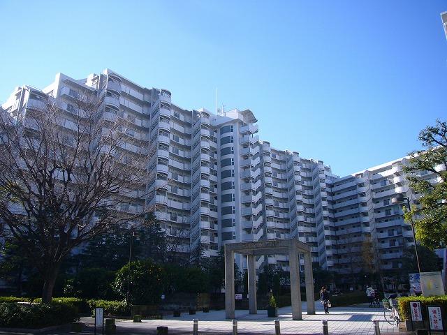 Local appearance photo. Vast site of more than 17,000 square meters site area