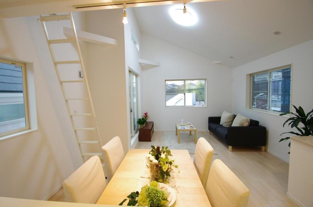 Same specifications photos (living). (A Building) same specification