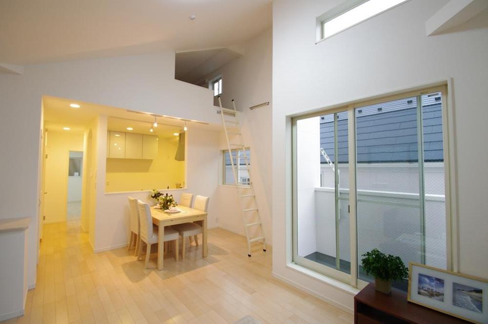 Same specifications photos (living). (A Building) same specification