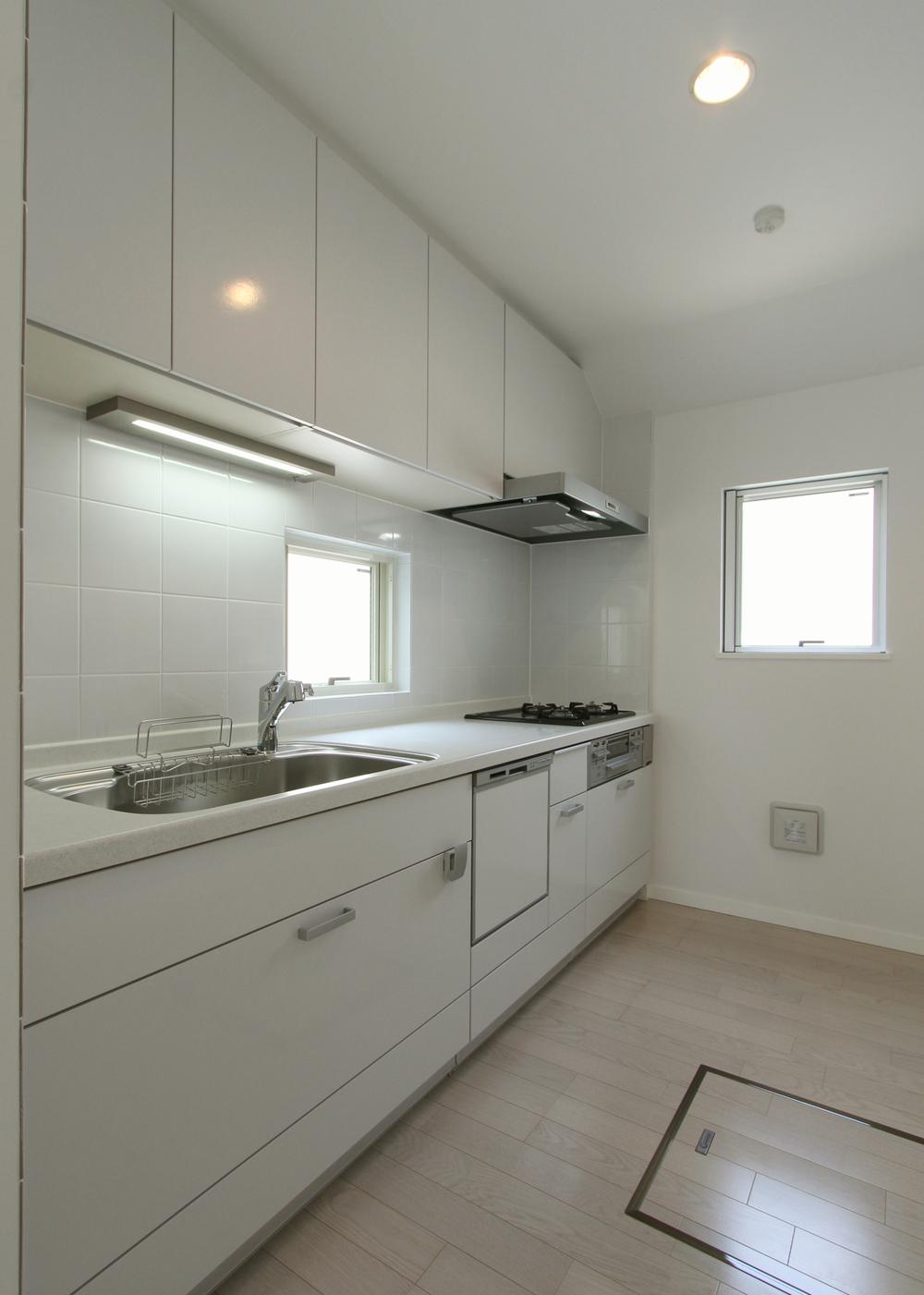 Kitchen. Indoor (July 2013) Shooting The system kitchen, Dish washing washing machine ・ Faucet with an integrated water purifier, Also it comes with under-floor storage