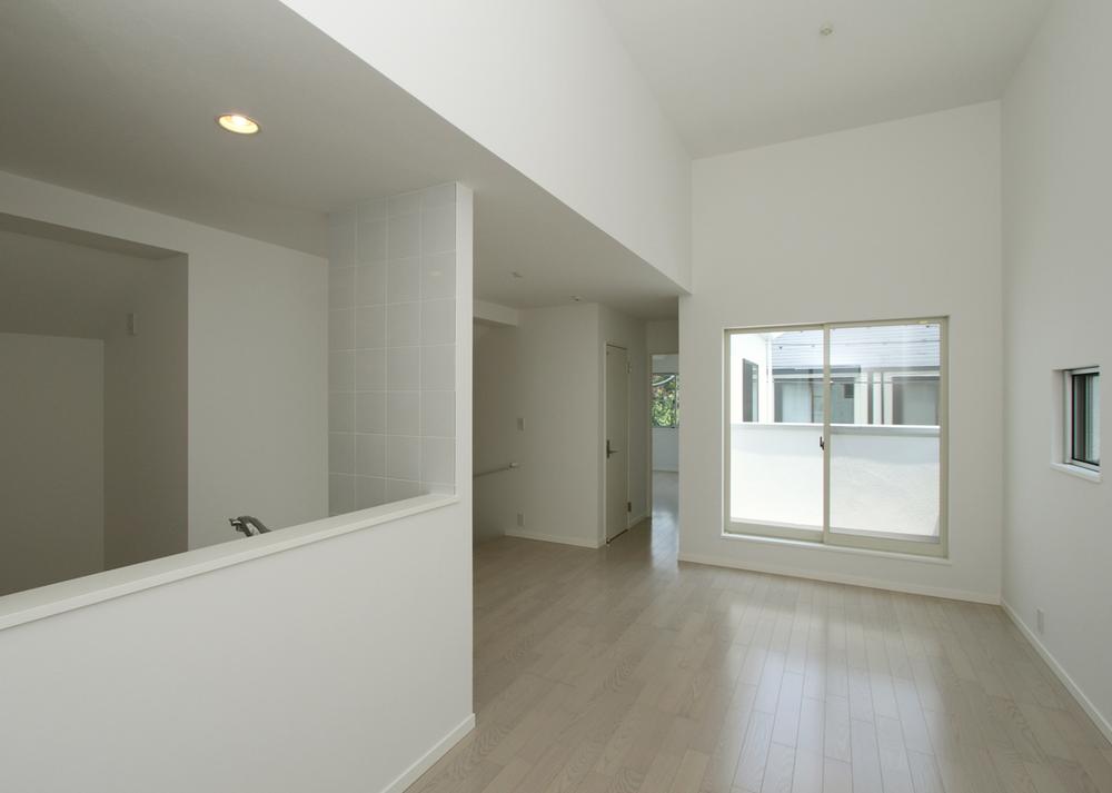 Living. Indoor (July 2013) shooting living and Western-style is side-by-side plan. It is ideal for child-rearing and the main bedroom of infant. We offer a variety of plans to other. 