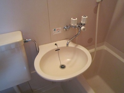 Bath. 3-point unit Wash basin