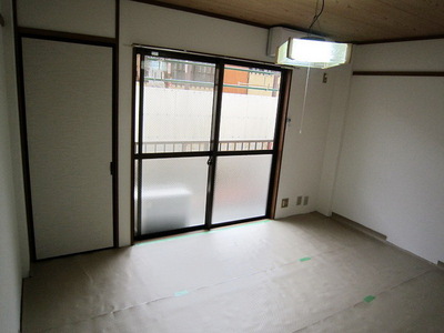 Living and room. There are places housed 2